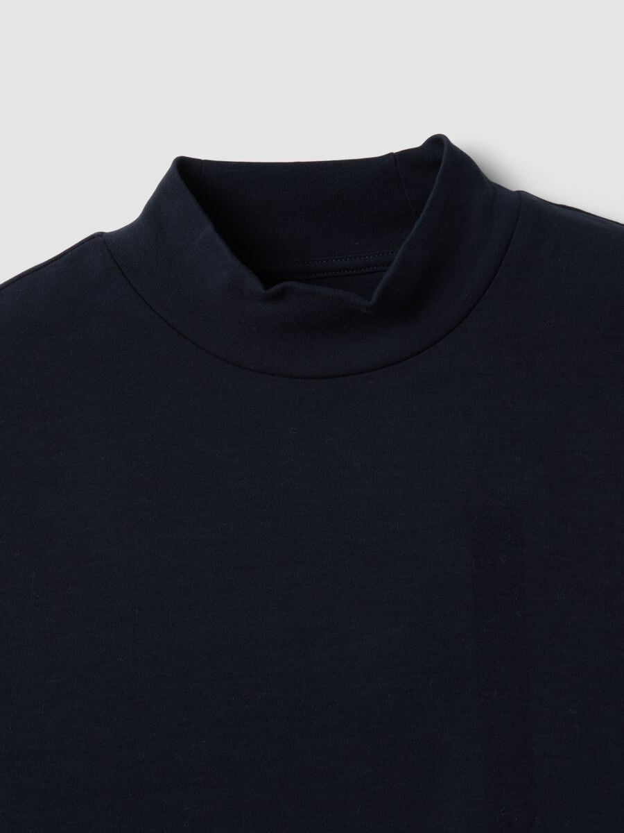 Blue pure cotton T-shirt with structured high neck_1