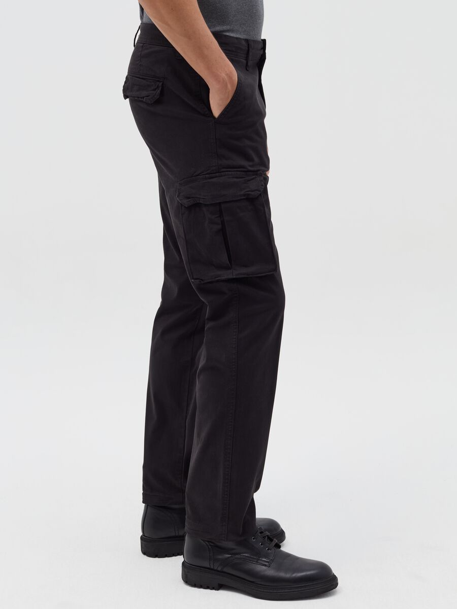 Cargo trousers in twill_2
