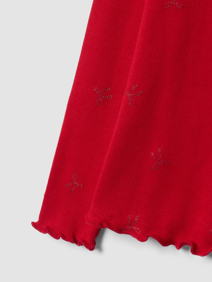 Maglia rossa in cotone elasticizzato con fiocchi glitter_3