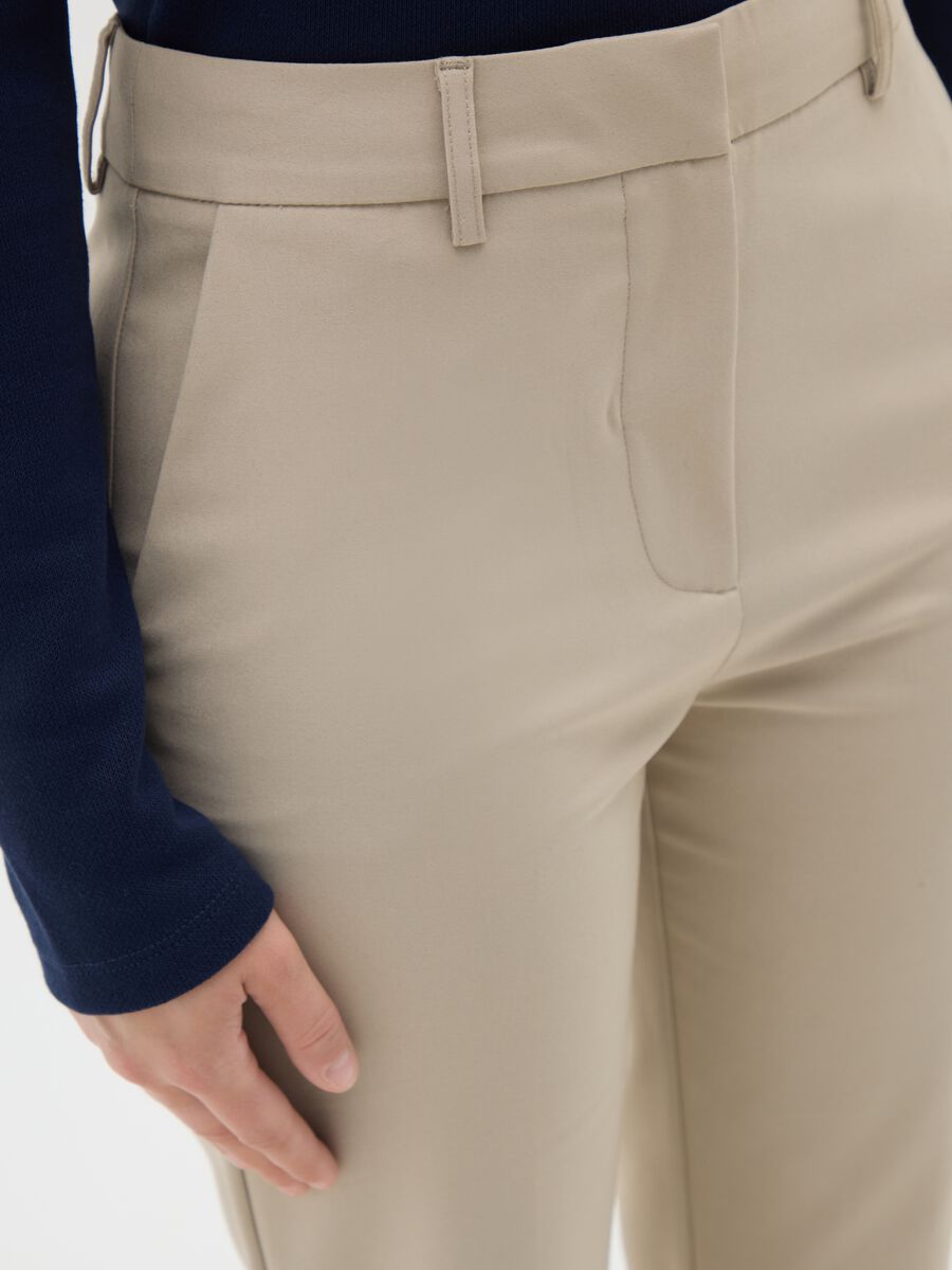 Slim-fit beige stretch trousers_3