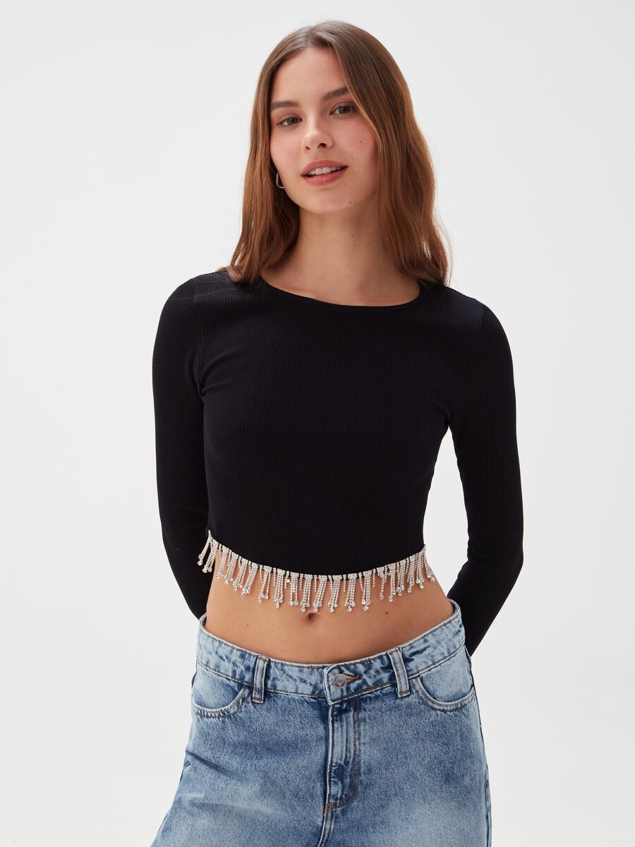 T-shirt cropped con frange in strass_0