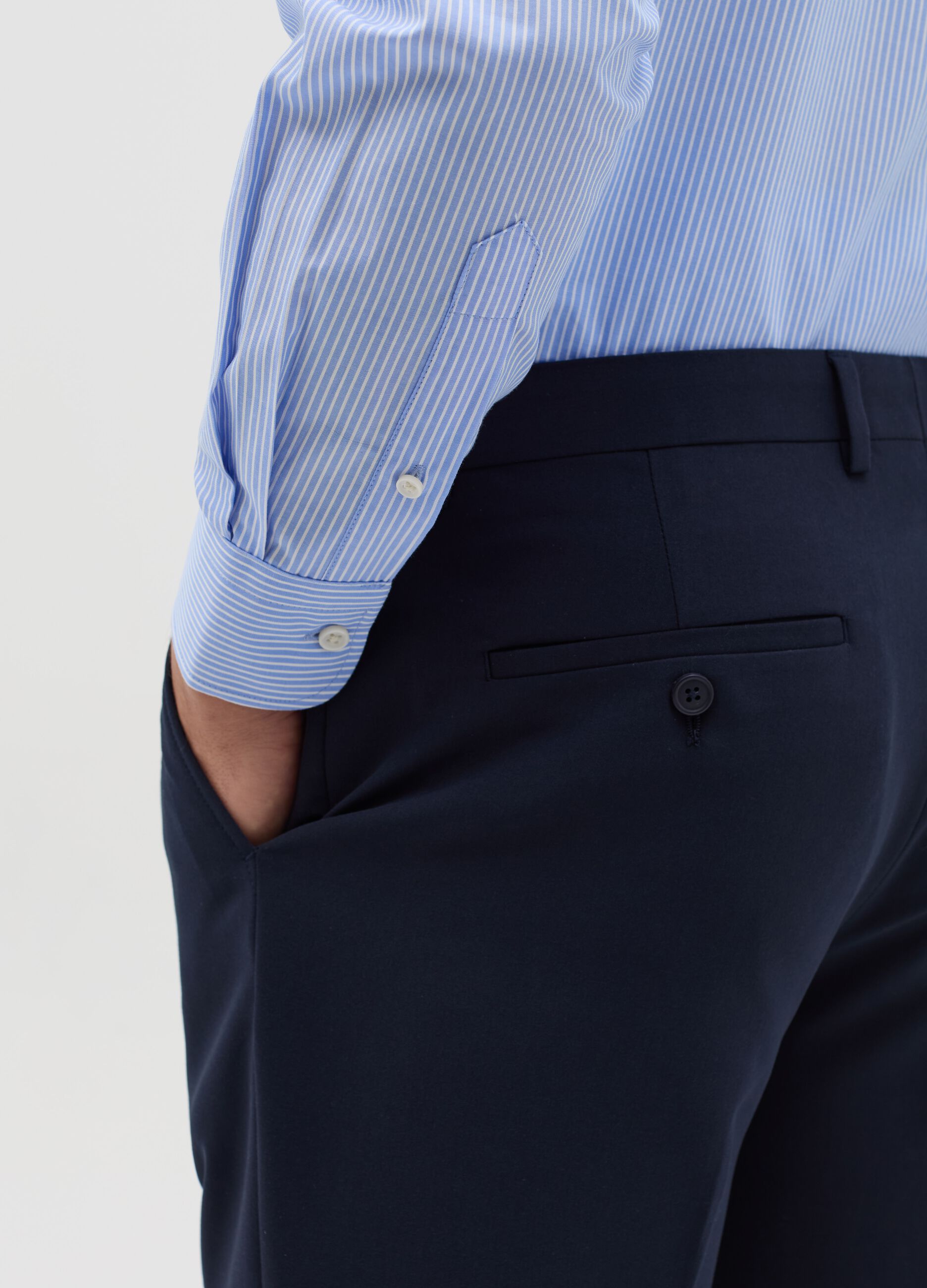 Regular-fit easy-iron shirt with thin stripes