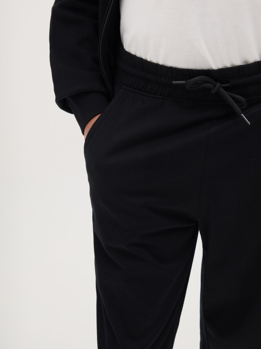 Bermuda jogger nero in cotone con coulisse_1