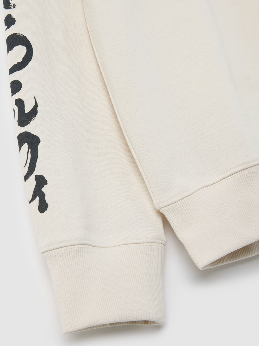 White Sweatshirt with Logo and Sleeve Print_5