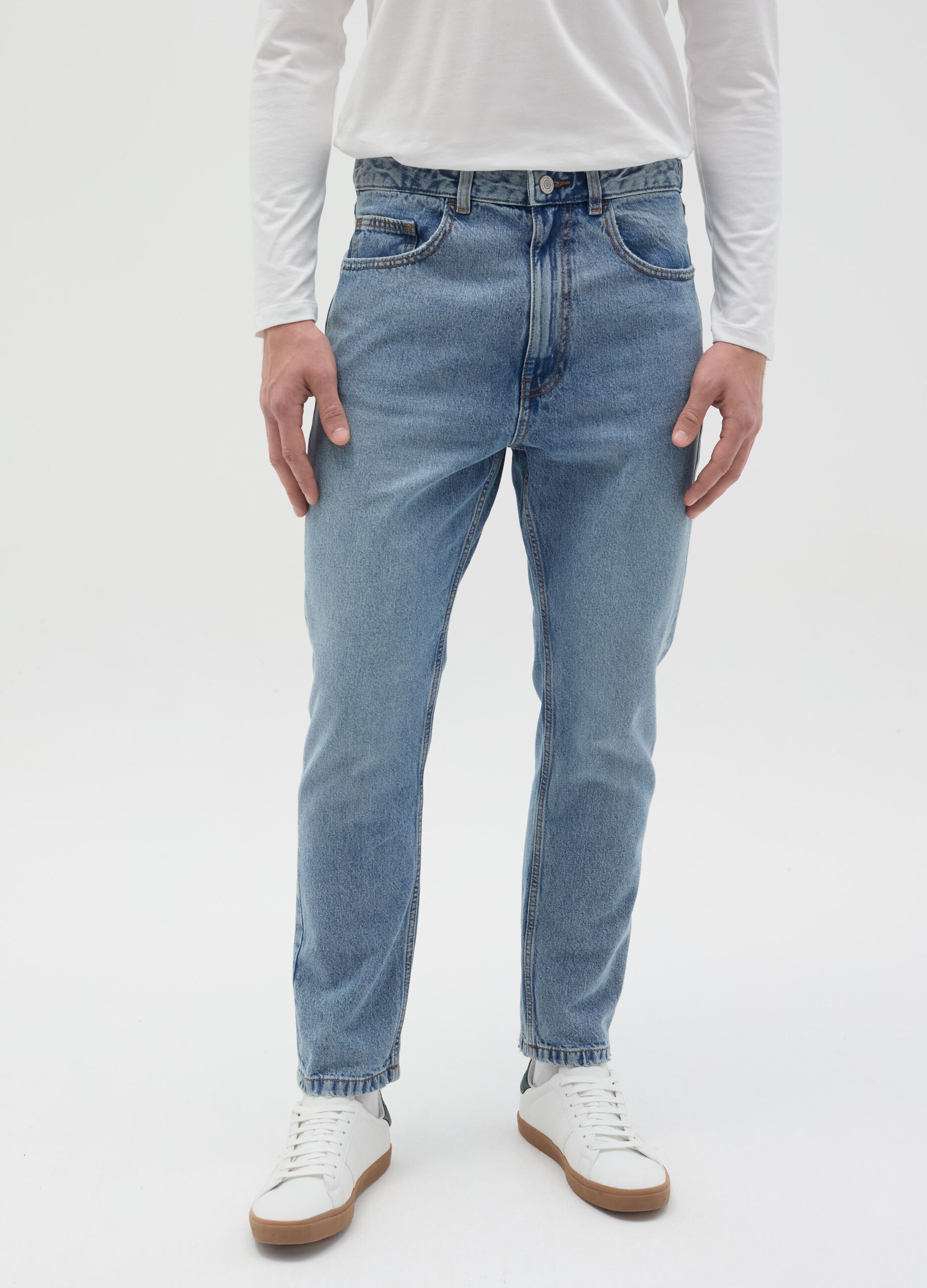 Carrot-fit jeans with fading