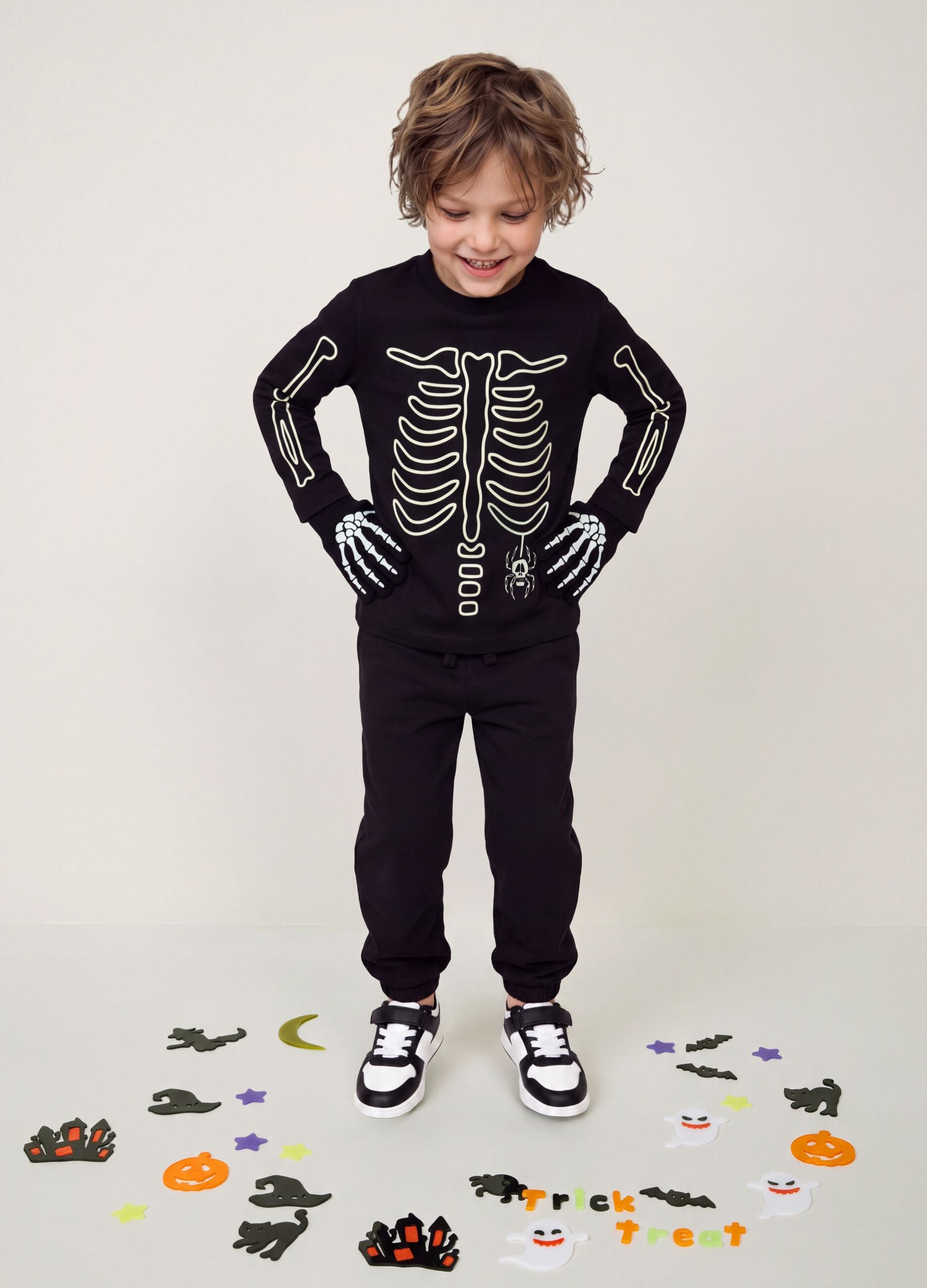 T-shirt nera in puro cotone con girocollo e stampa scheletro