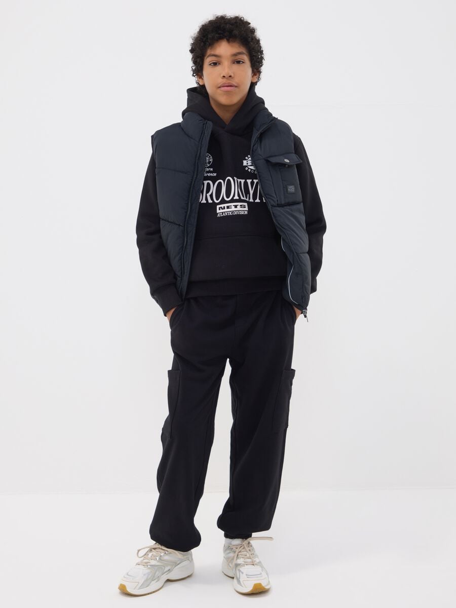 Black pure cotton relaxed cargo joggers for boys_1