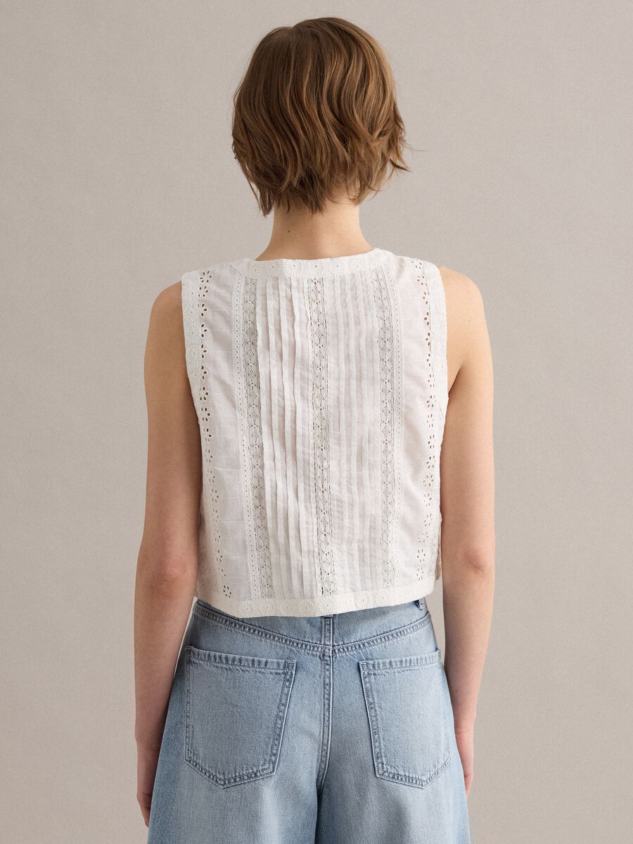 White pure cotton broderie anglaise top_3