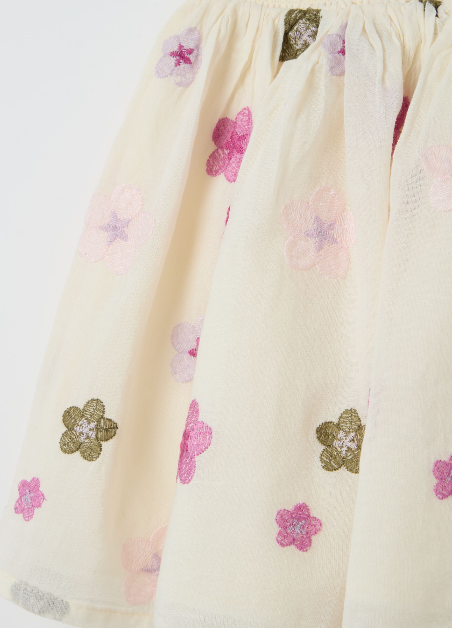 Bubble skirt with small flowers embroidery