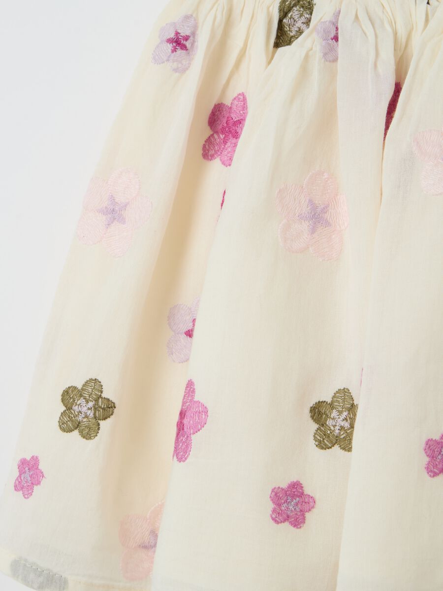 Bubble skirt with small flowers embroidery_3
