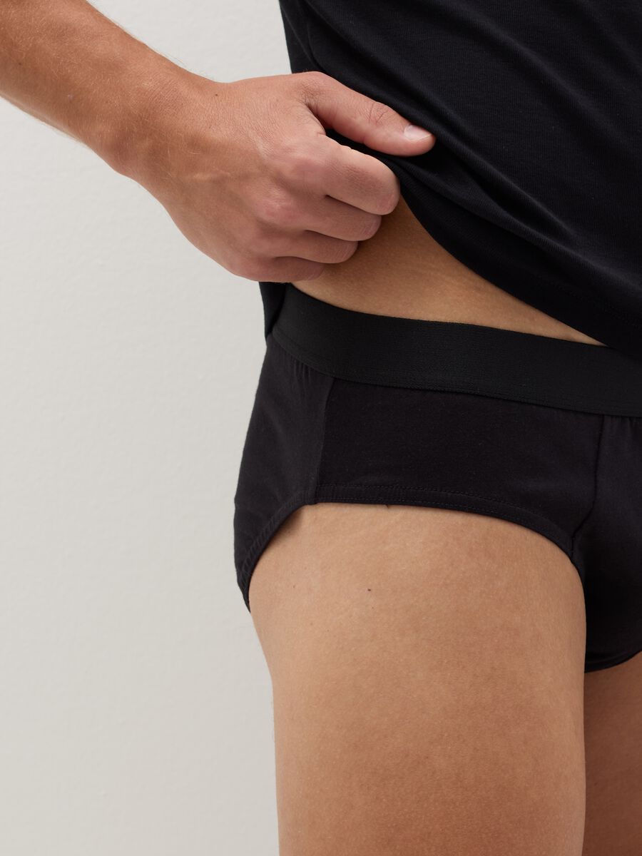 Three-pack briefs in organic cotton_3