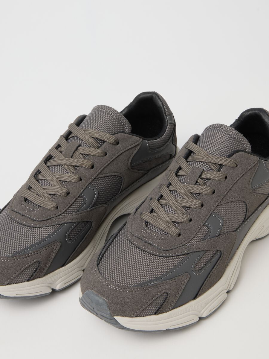 Casual Grey Sneakers_1