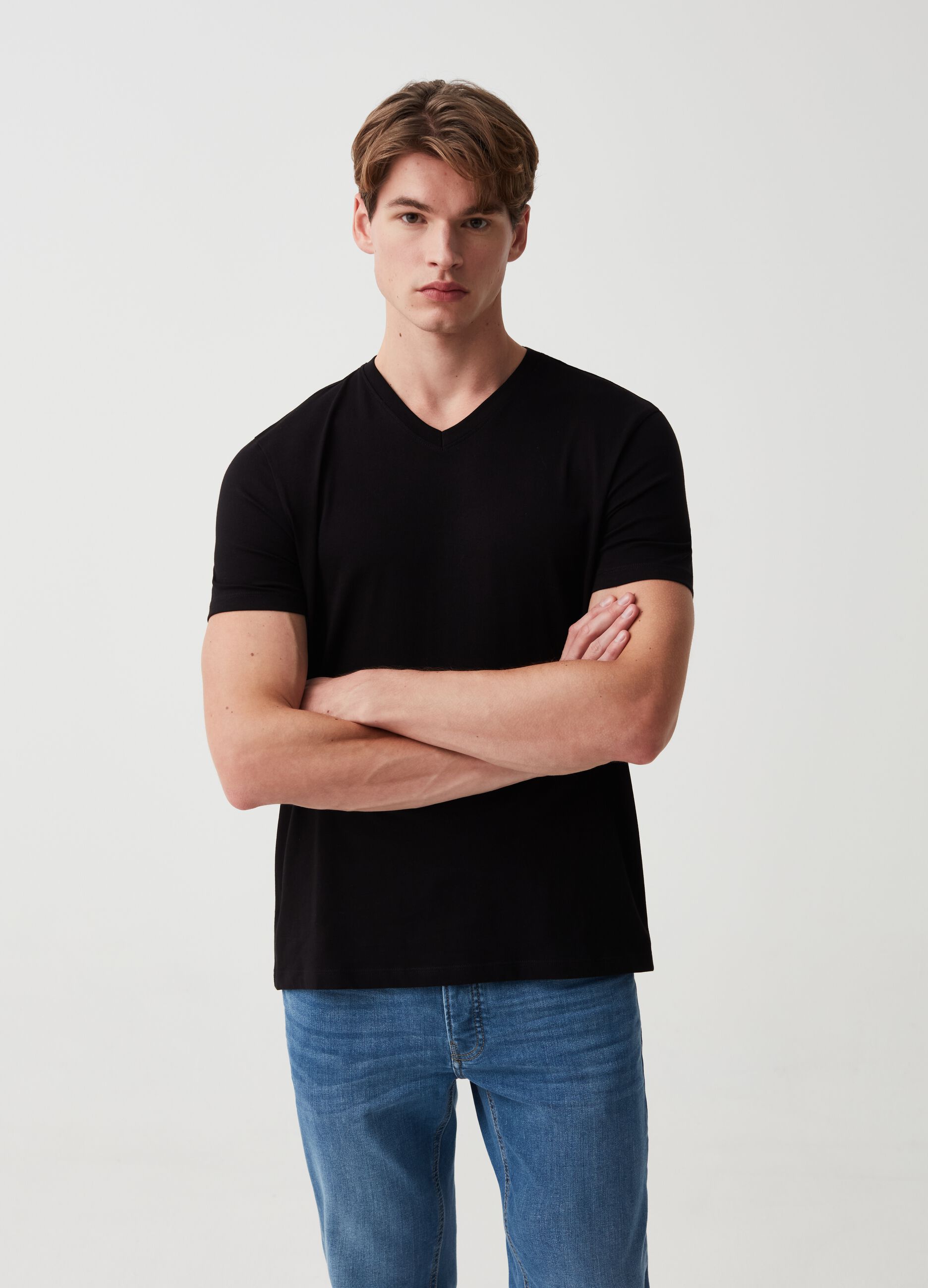 T-shirt in cotone bio con scollo a V