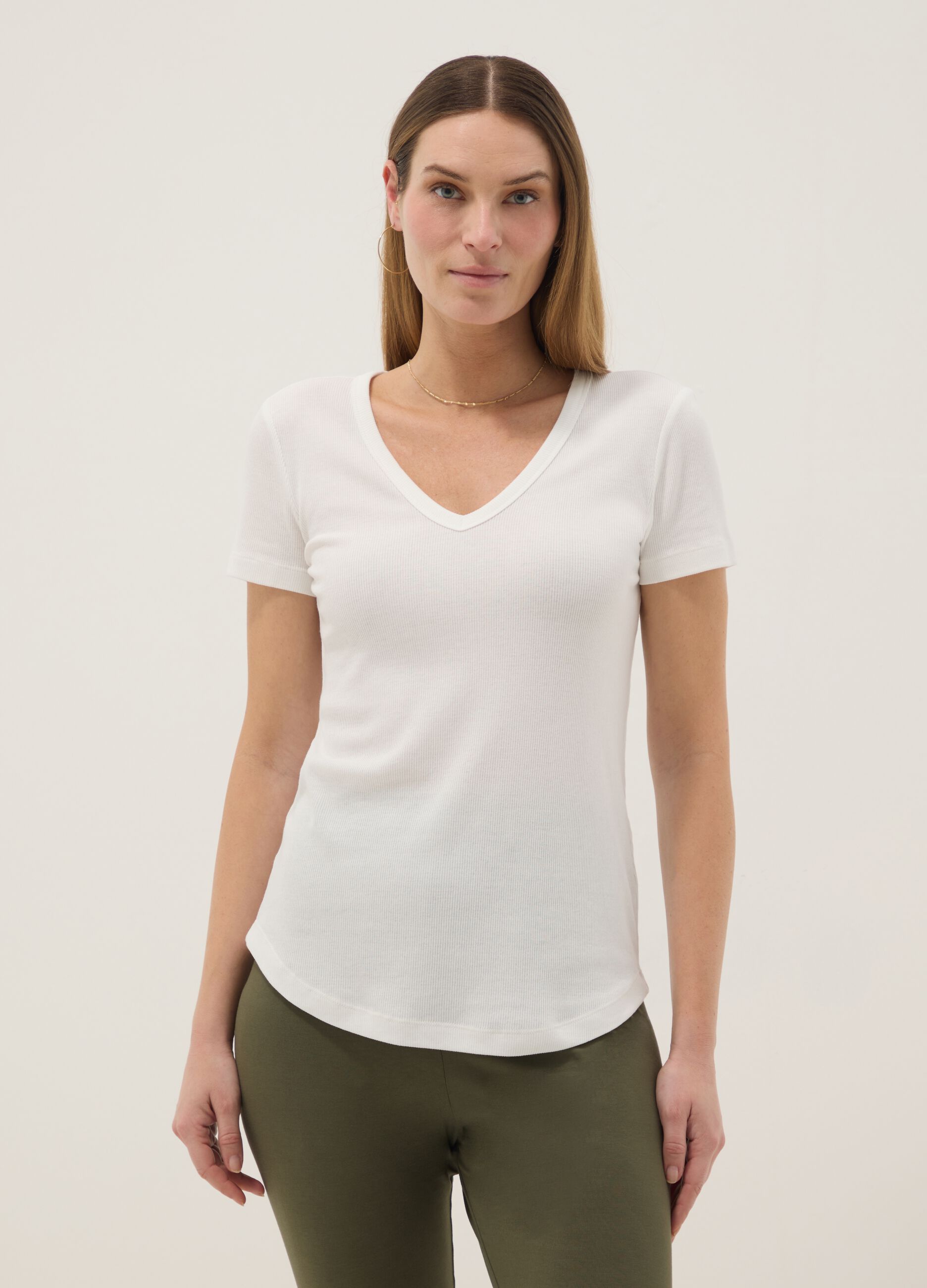 White maternity t-shirt with V-neck in stretchy cotton and modal