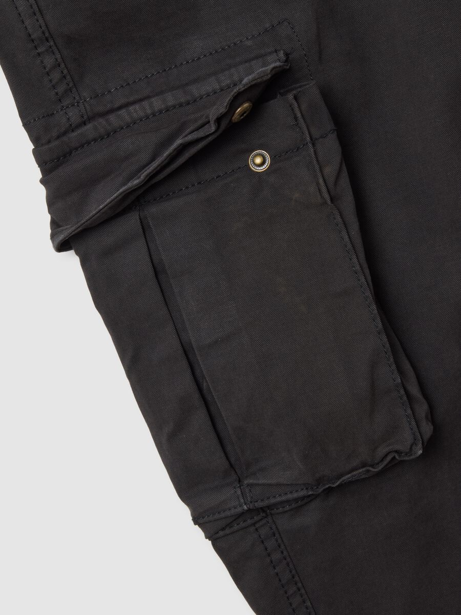Pantaloni cargo neri in cotone elasticizzato slim fit_5