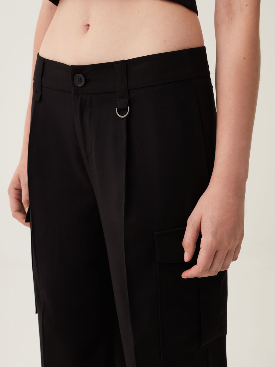 Pantaloni cargo con pinces_3
