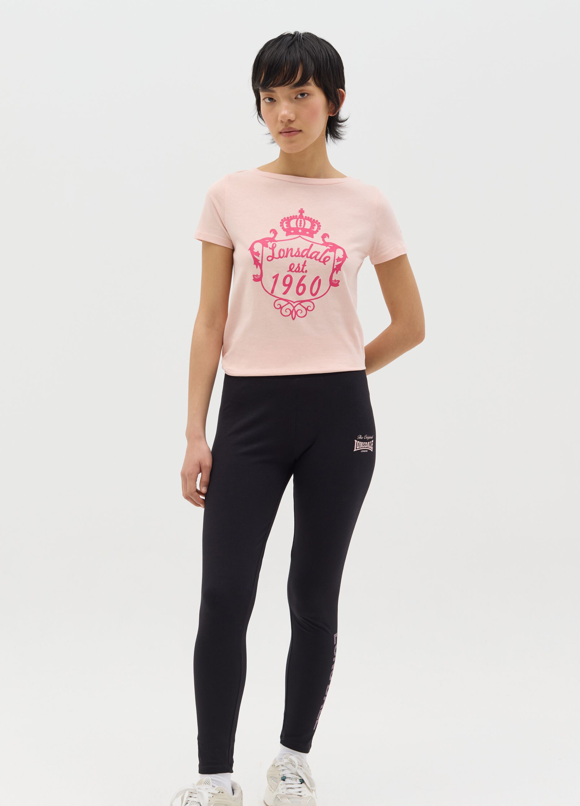 Pink T-shirt with short sleeves