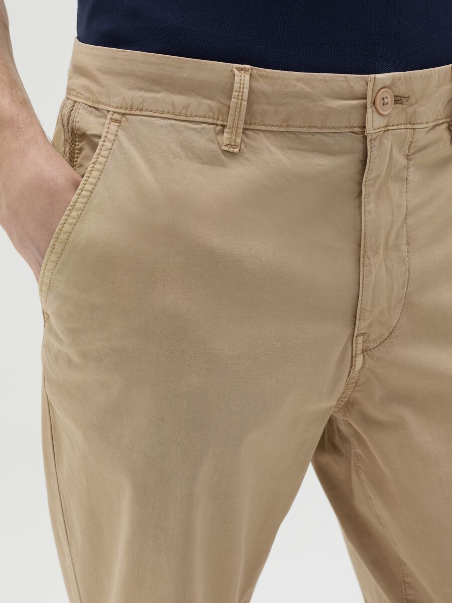Chino trousers in poplin_2