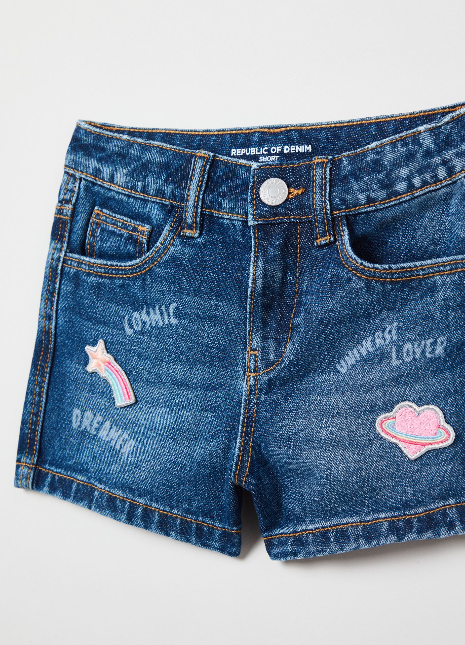 Shorts in denim con stampa e patch_2