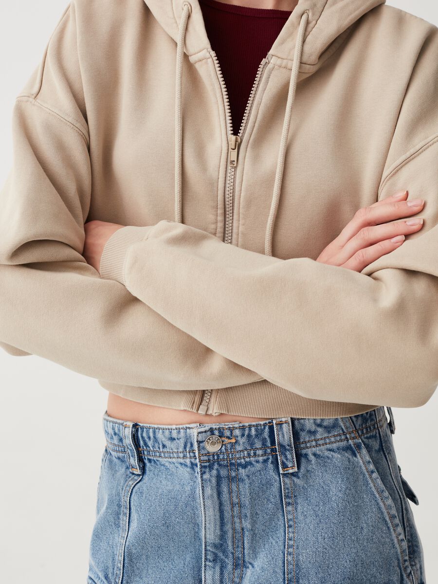 Felpa cropped full-zip con cappuccio_3