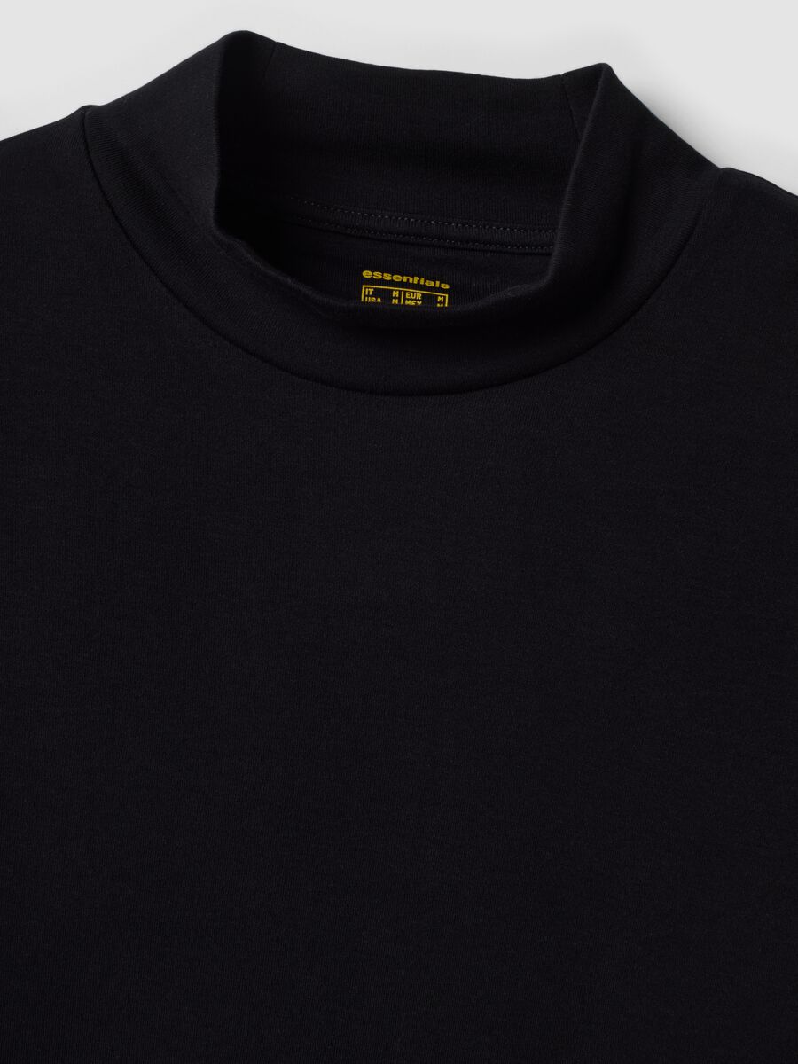 T-shirt nera in puro cotone con collo rialzato strutturato_1