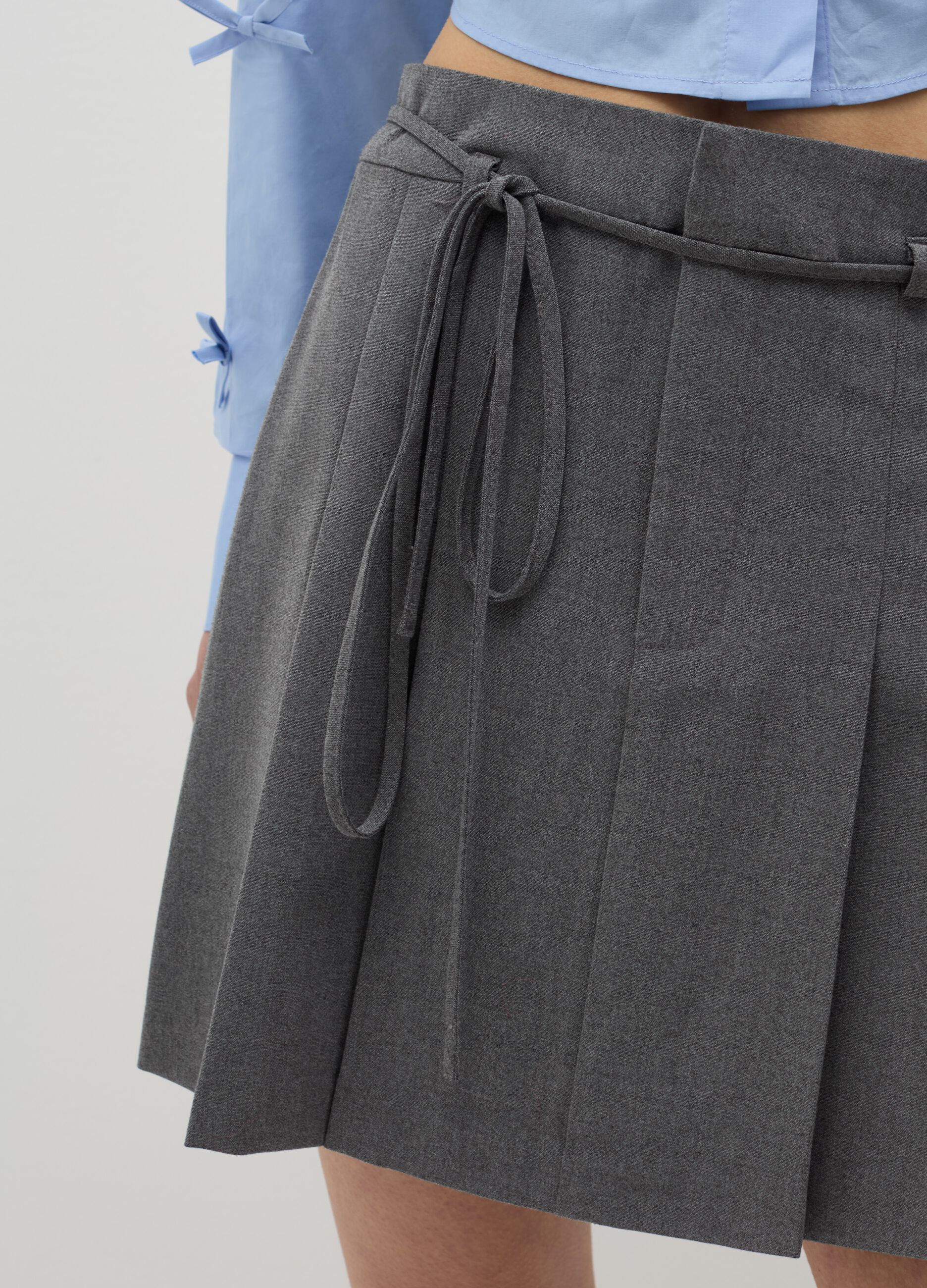 Pleated miniskirt with belt