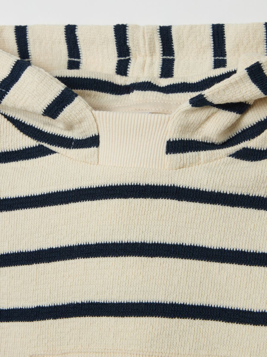 Sweatshirt with striped pattern and hood_2