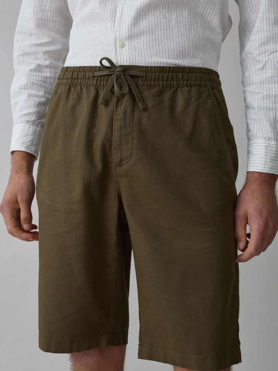 Chino Bermuda shorts in linen and cotton with drawstring_1
