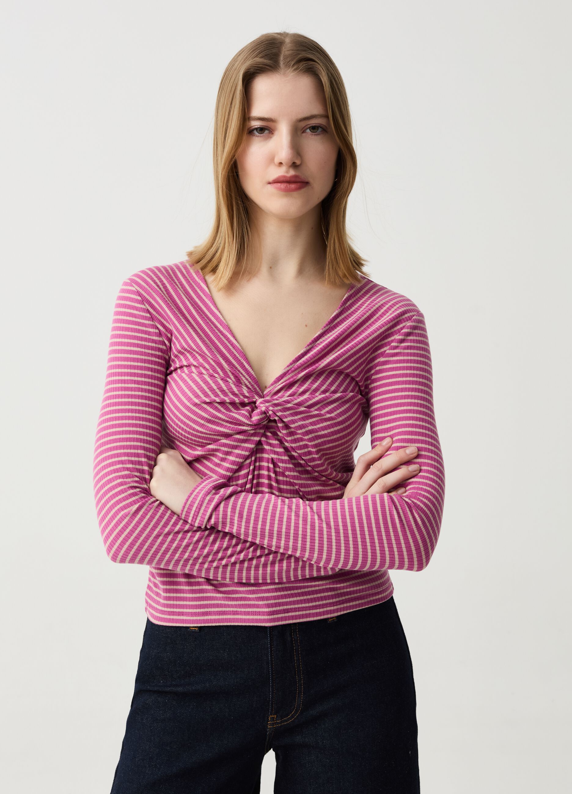 Striped T-shirt with long sleeves and knot