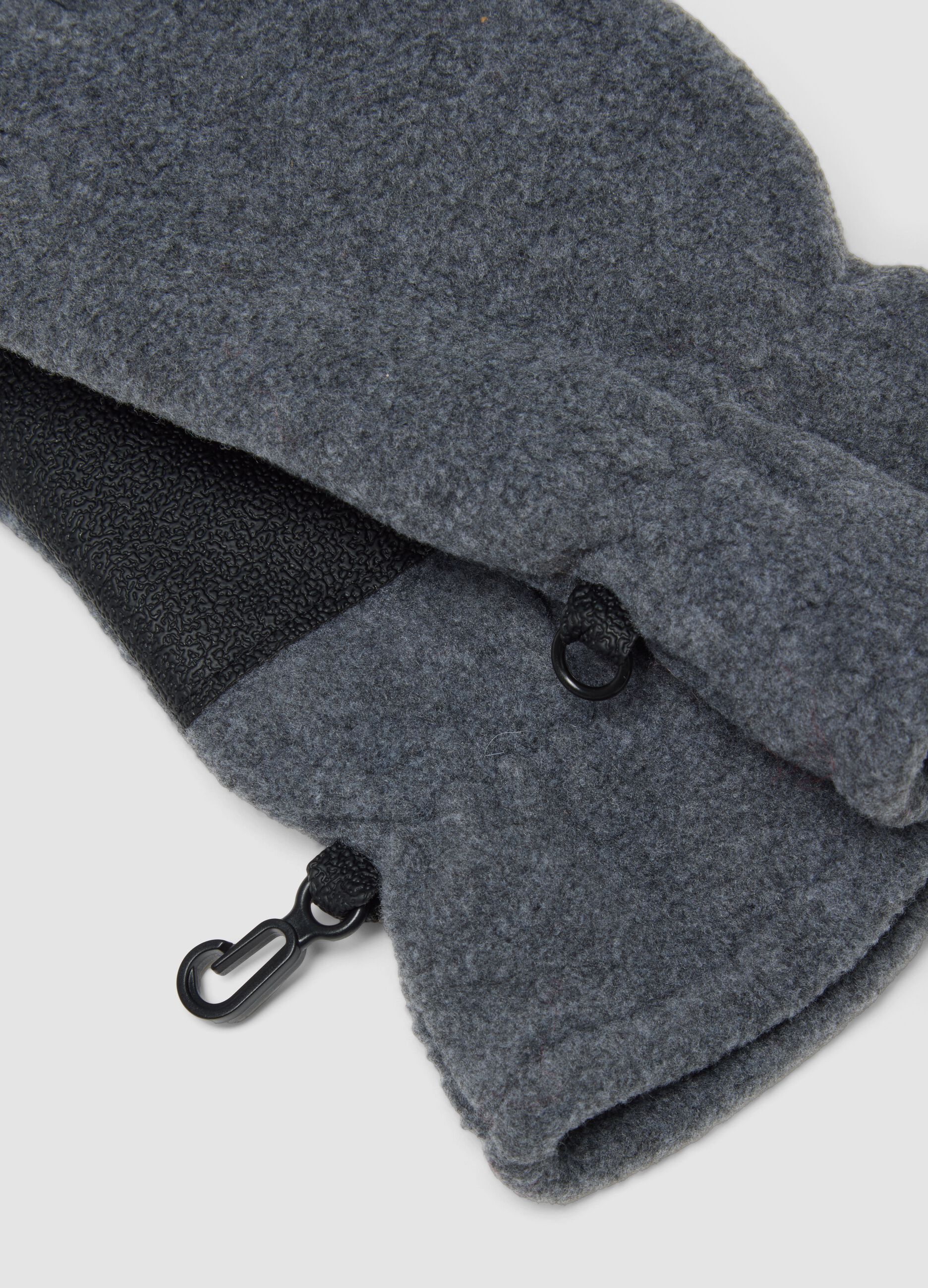 Grey fleece gloves with elasticated cuffs