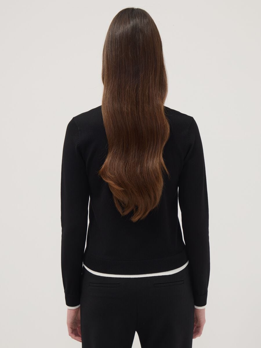 Maglia nera in misto viscosa a maniche lunghe_3