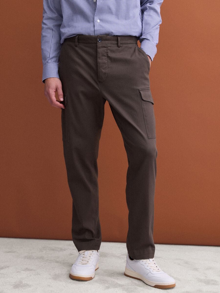 Pantaloni marroni cargo in twill di cotone elasticizzato comfort fit_1