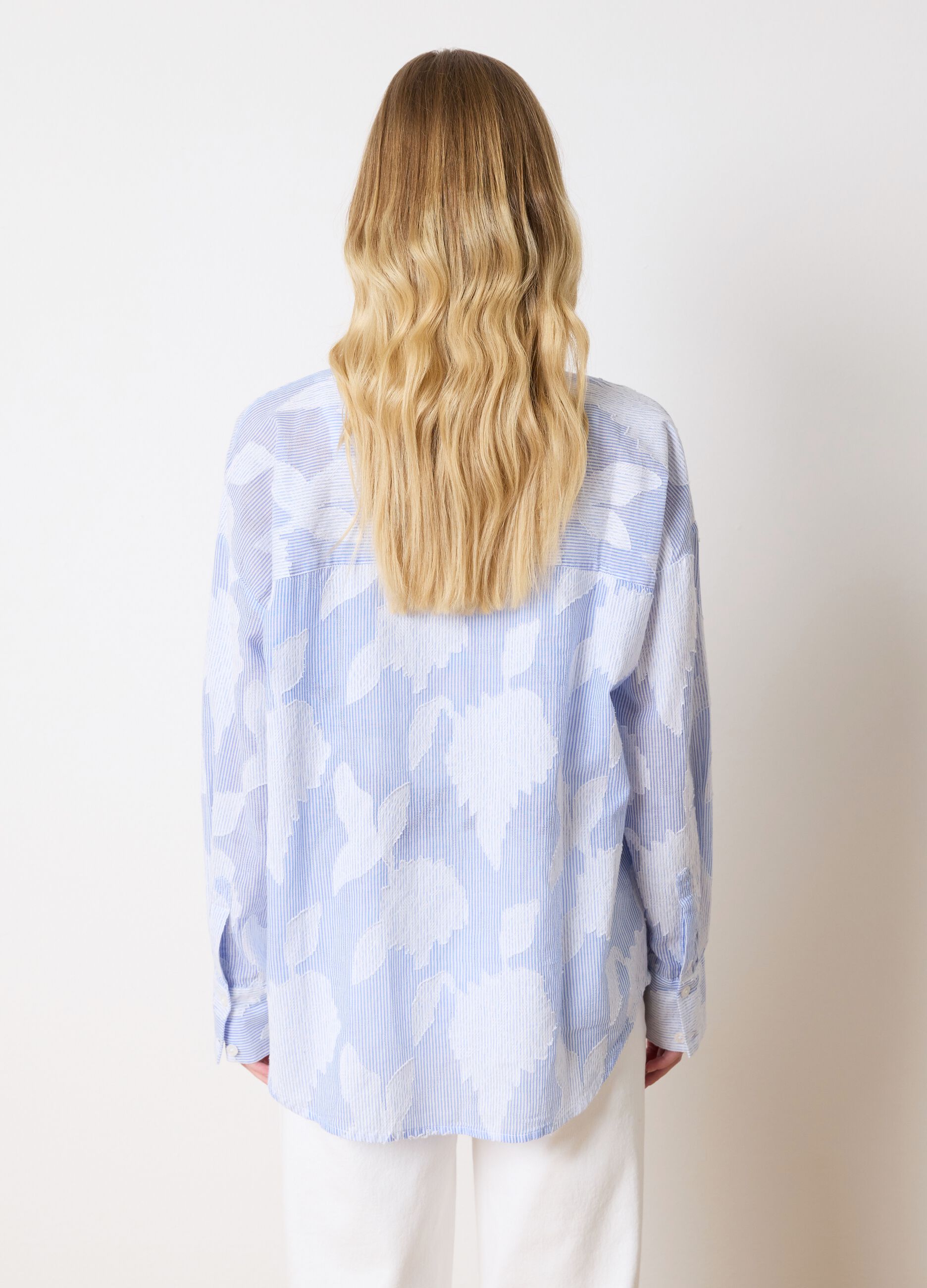 Shirt with thin stripes and embroidery