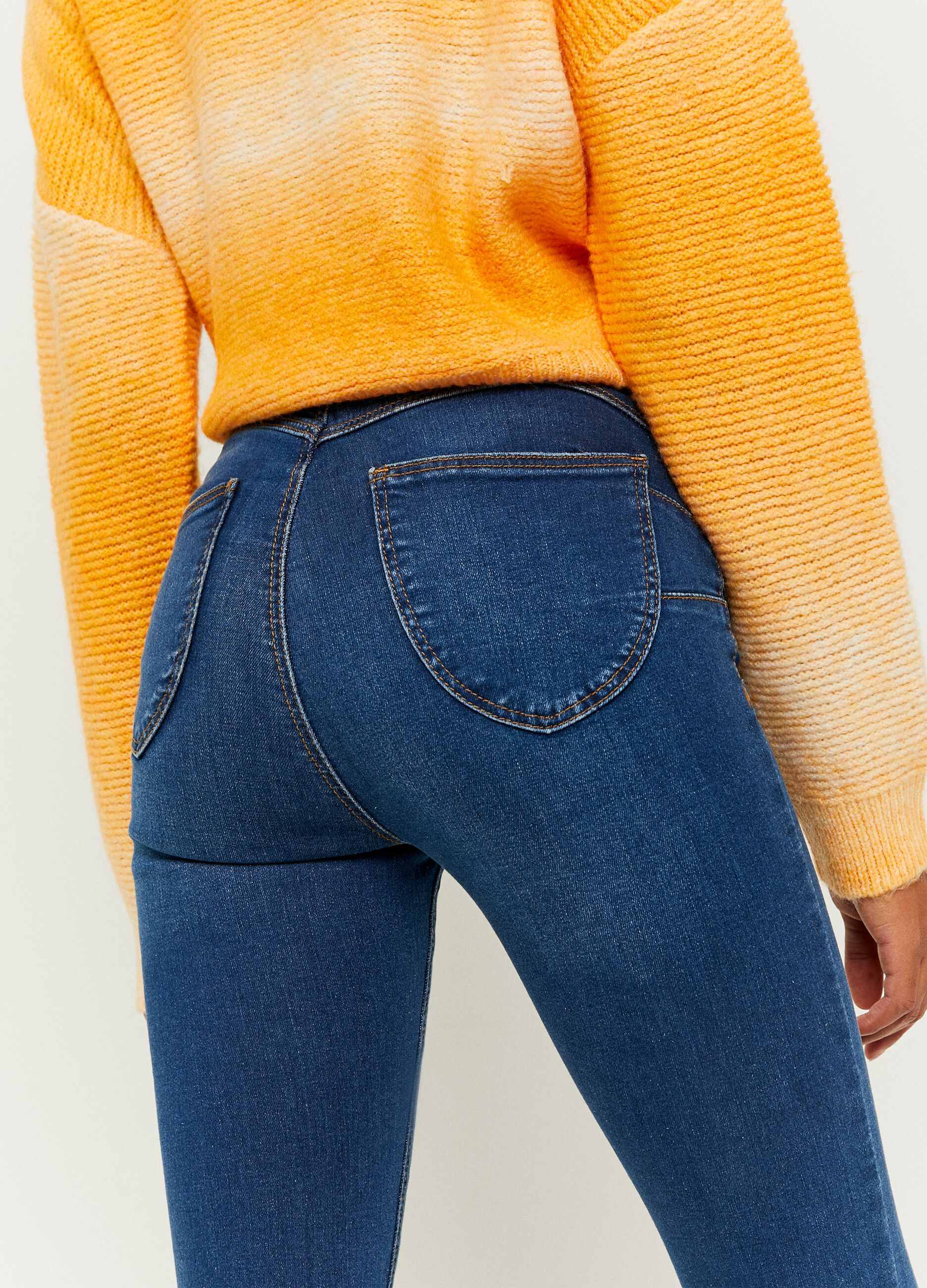Push-up jeans with rip