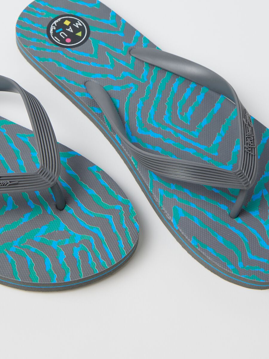Maui and Sons grey flip flops with print_2