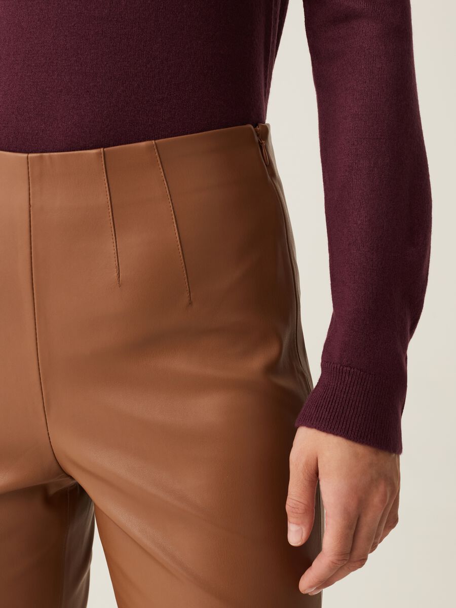 Shiny-effect leggings with darts_3