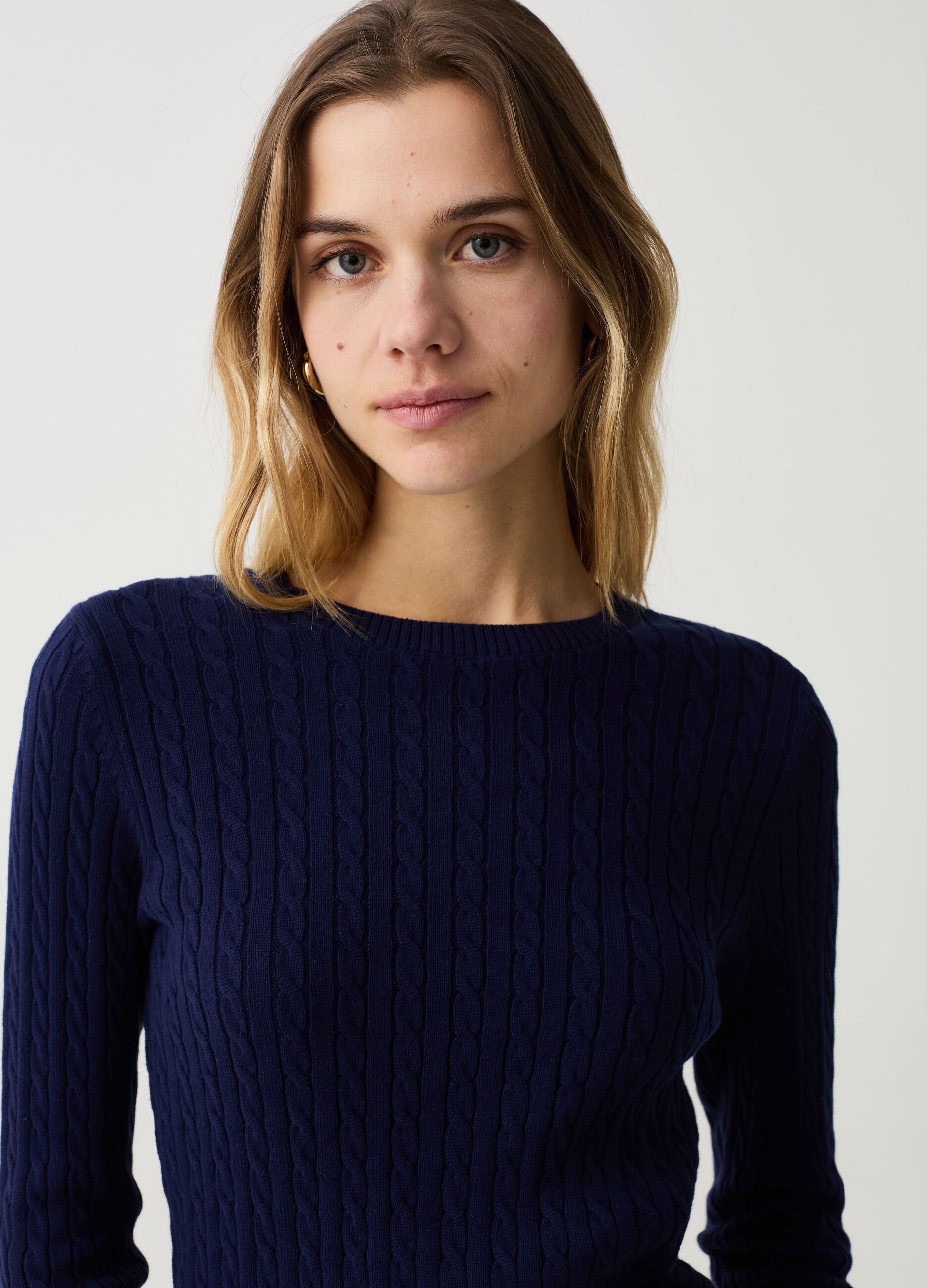 Pullover in cotone con lavorazione a trecce