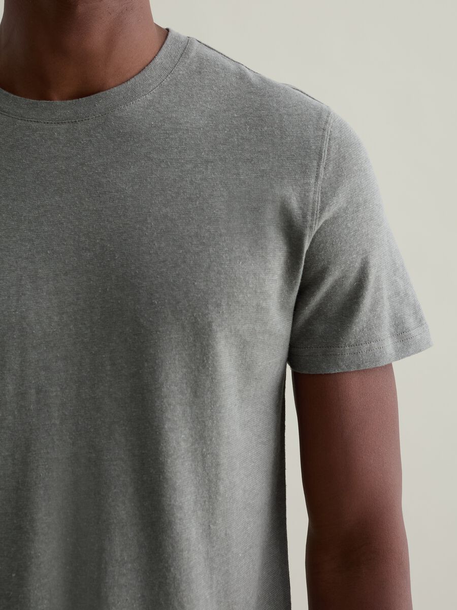 T-shirt with round neck in linen and cotton_2
