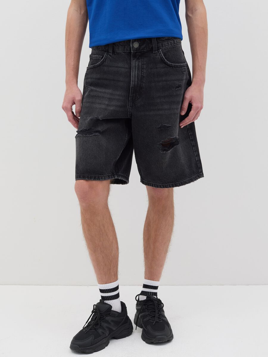 Black denim shorts with ripped details_1