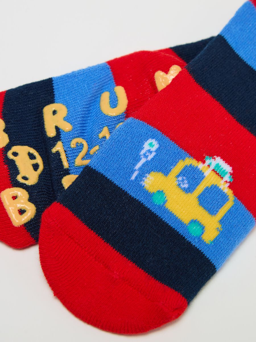 Two-pack slipper socks with stripes and cars_2