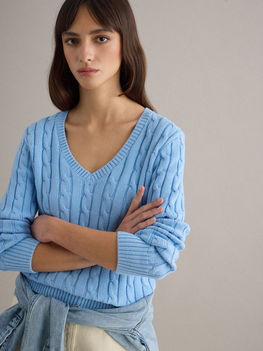 Azure cotton pullover in regular fit with cable knit design_2
