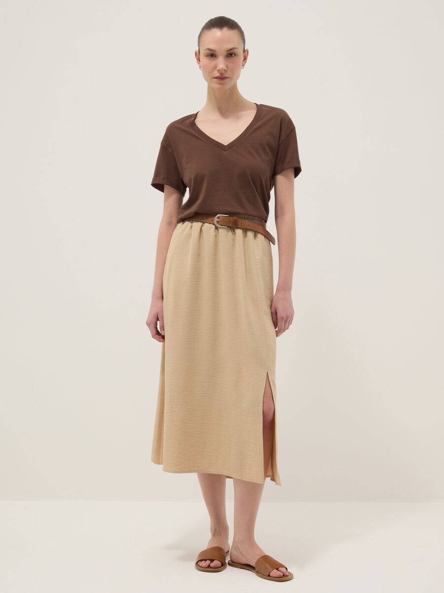 T-shirt in puro cotone marrone relaxed fit con collo a V_2