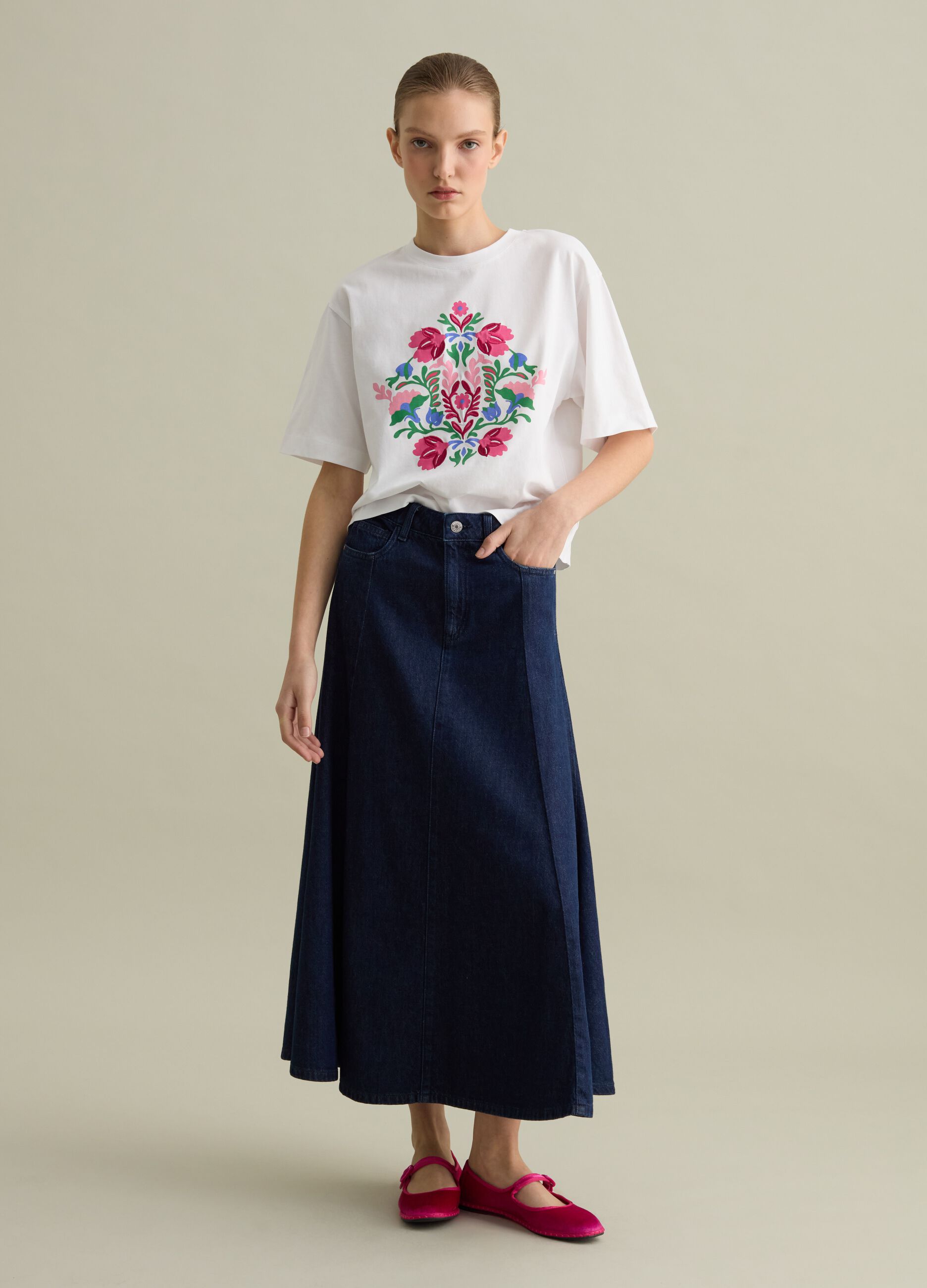 White boxy-fit T-shirt with floral embroidery