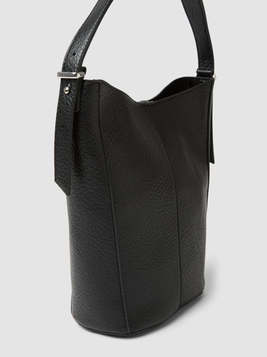 Black hammered-effect shoulder bag_1