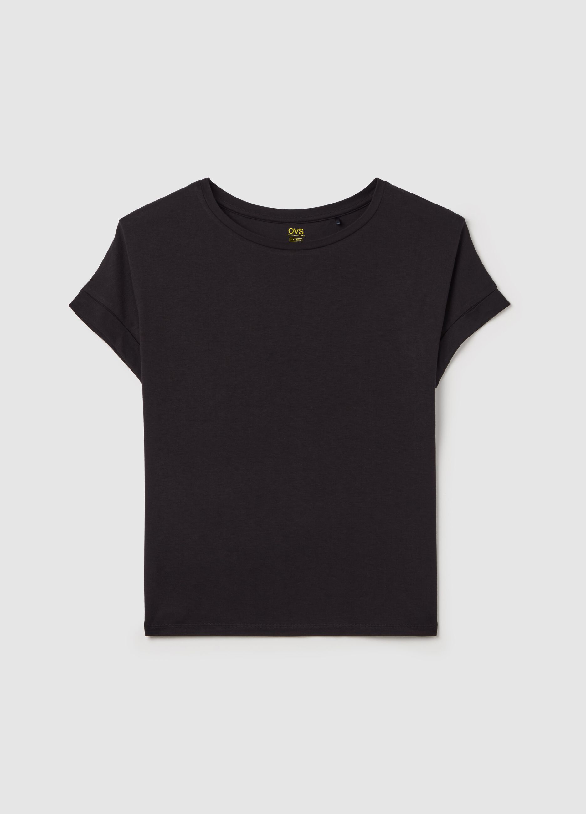 T-shirt nera con maniche a kimono