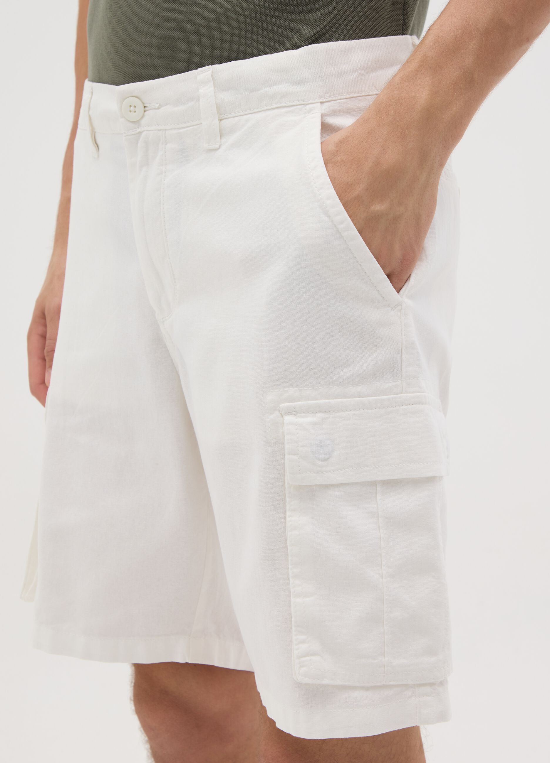 Bermuda cargo da uomo in misto lino bianco regular fit