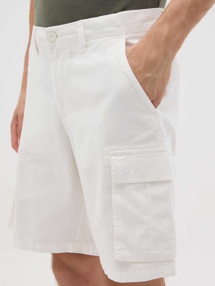 Men's white linen blend regular fit cargo shorts_2