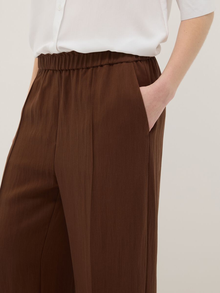 Wide leg brown jogger trousers in Lyocell and viscose blend_3