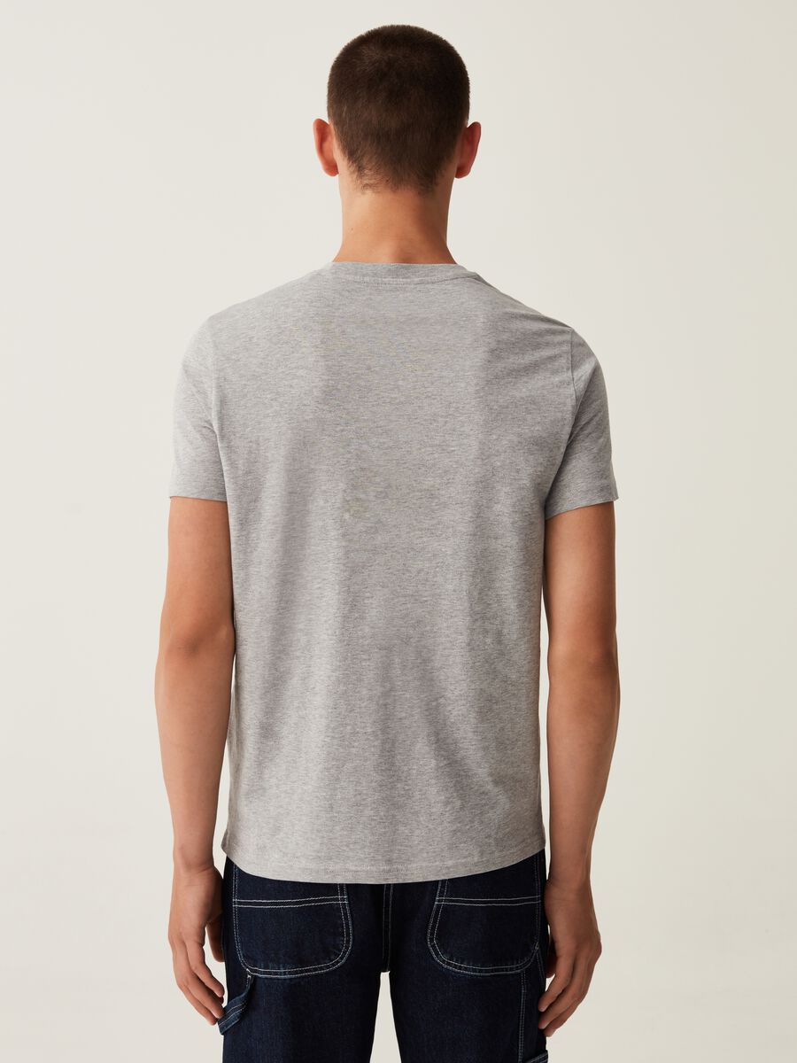 T-shirt girocollo con stampa_2