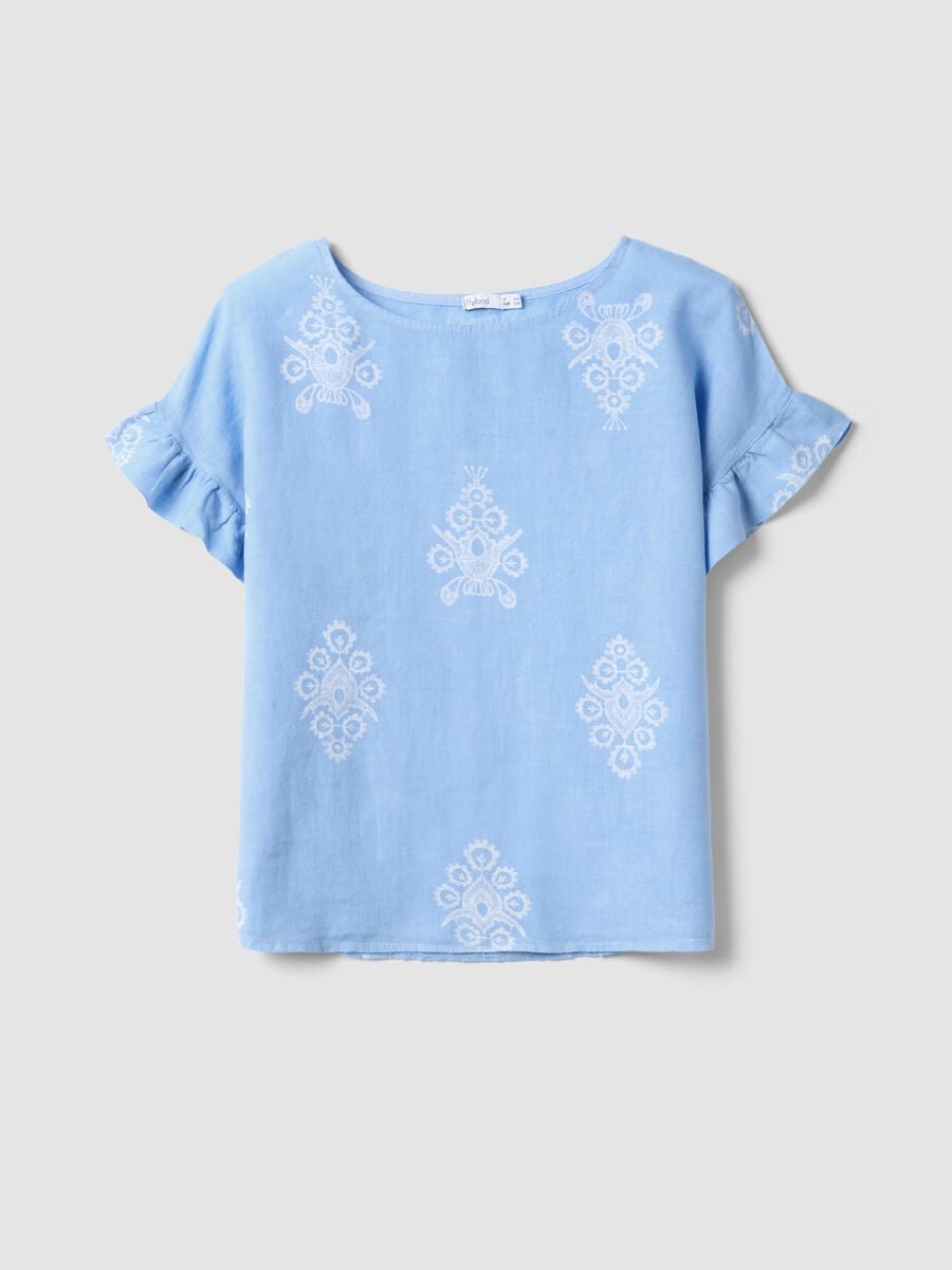 Blusa azzurra in puro lino con ricami e maniche a volant regular fit_4